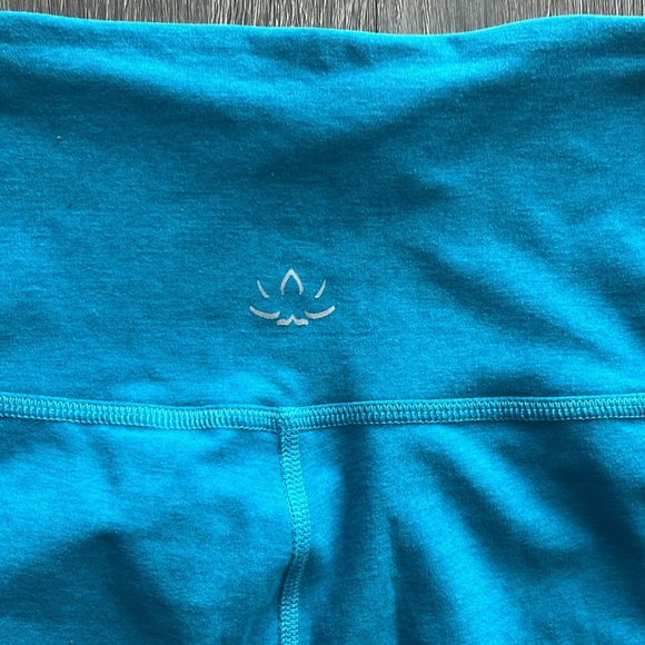 Beyond Yoga 23” Leggings ✧ Blue ✧ Size M - Picture 4 of 7